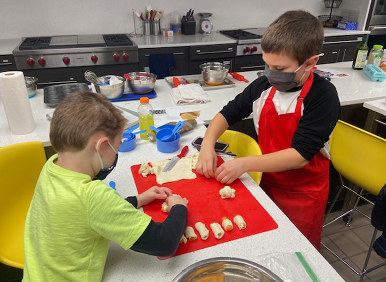 Students in the Dierbergs kitchen