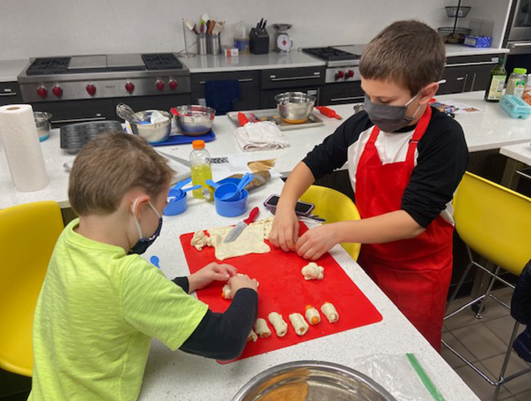 Students in the Dierbergs kitchen